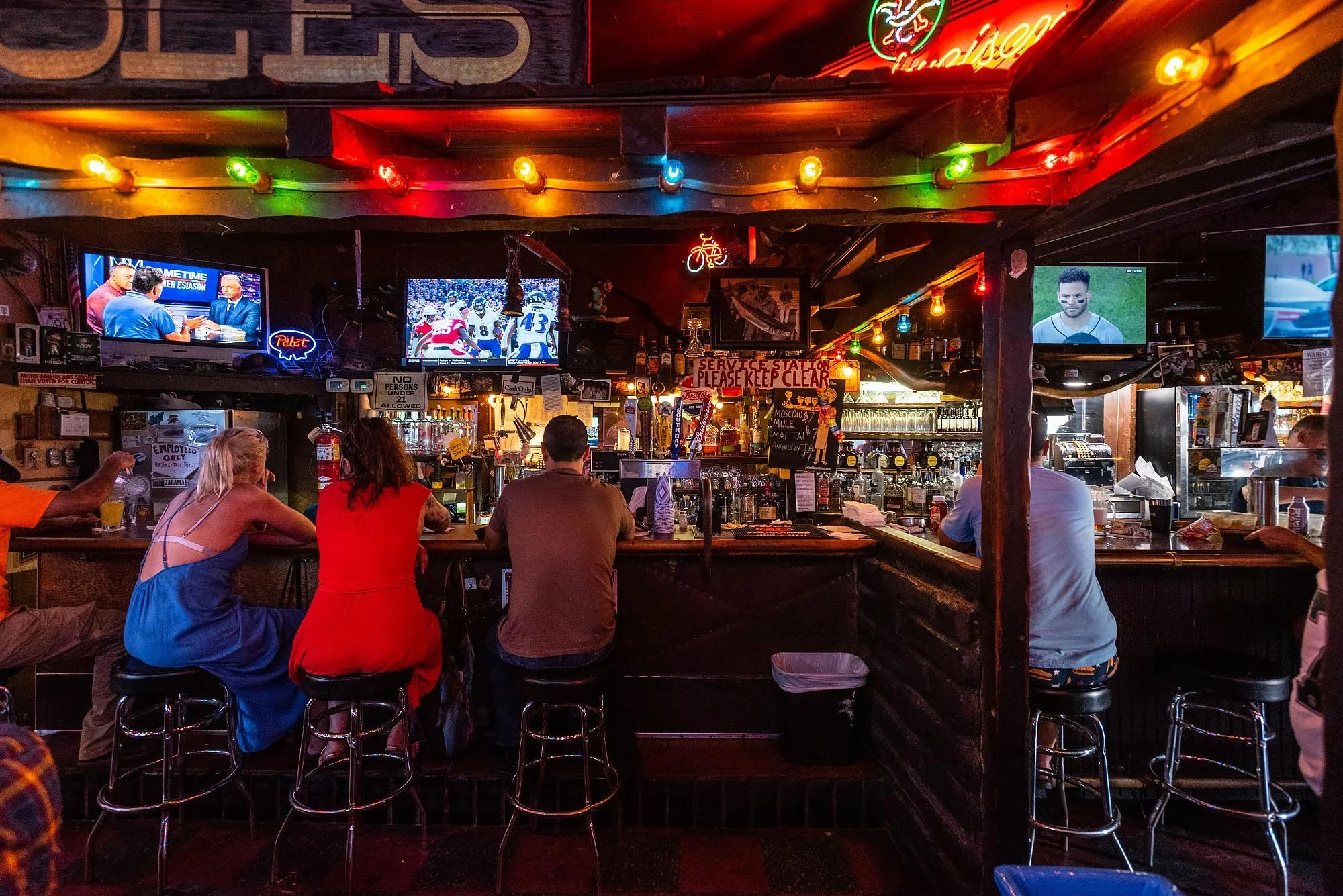 Navigating Southern California's Classic Dive Bars: A Birthday Bar Crawl Journey